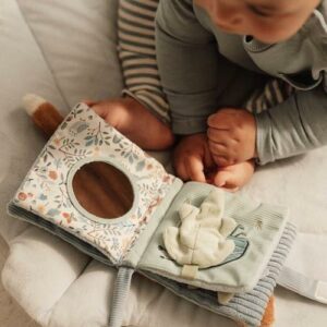 livre poussette forest friends little dutch